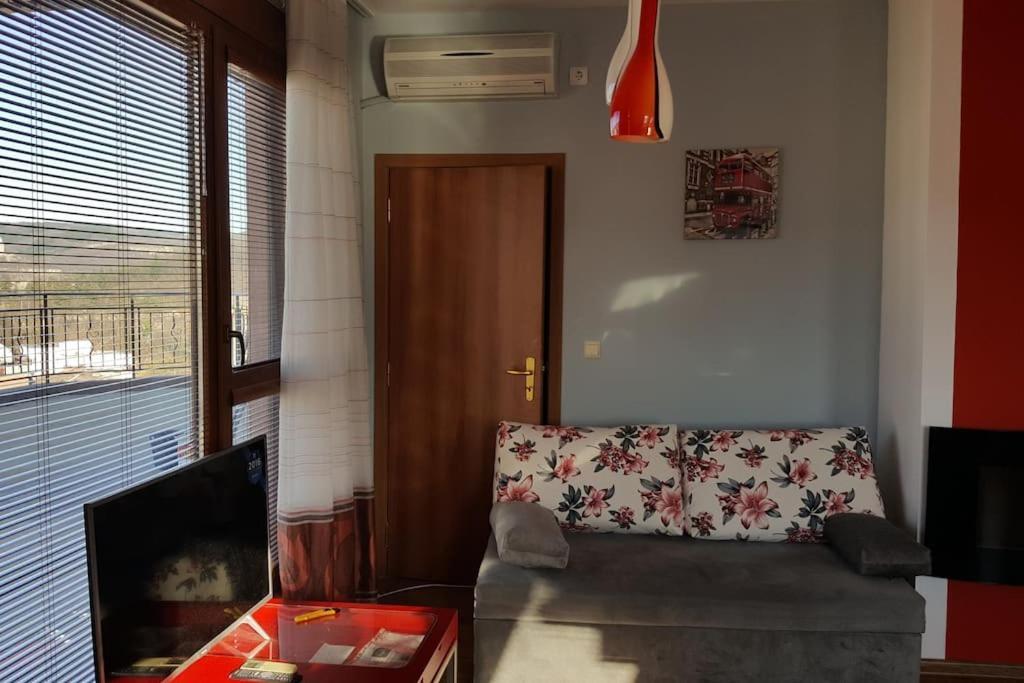 Unique Studio- Great Balcony And View! Parking Possibility! Veliko Tarnovo Exterior foto